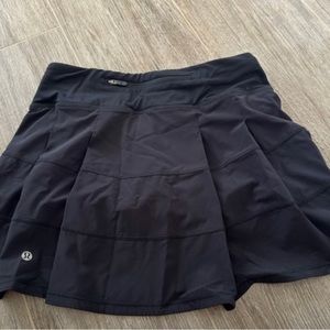 Lululemon black skirt size 4